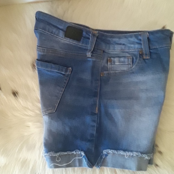 Celebrity pink jean shorts - Picture 3 of 8